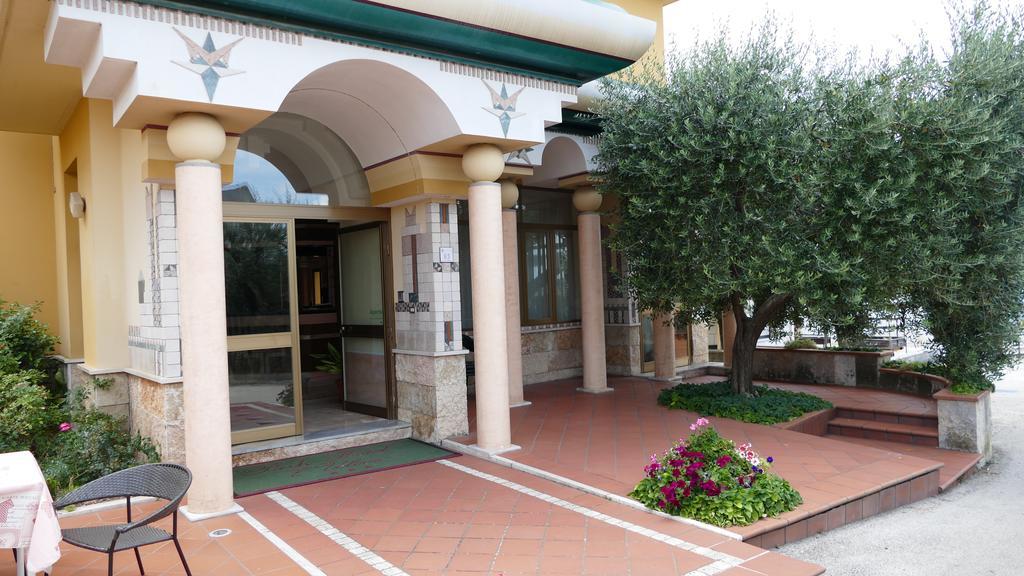 Hotel L'Ulivo Mirabella Eclano Exterior photo